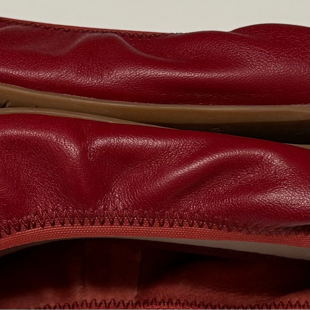 NWOB Blondo Waterproof Women's Red Leather Flats Size 8.5M - Picture 10 of 12